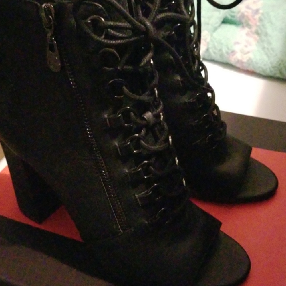 Shoes - Picture 2 of 4